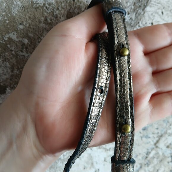 Madewell - The Puff Crossbody, Textured Leather Purse In Metallic Pewter - Picture 11 of 12